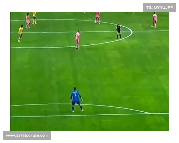 埃及超级联赛惊现60米超远吊射破门 门将失误酿成悲剧