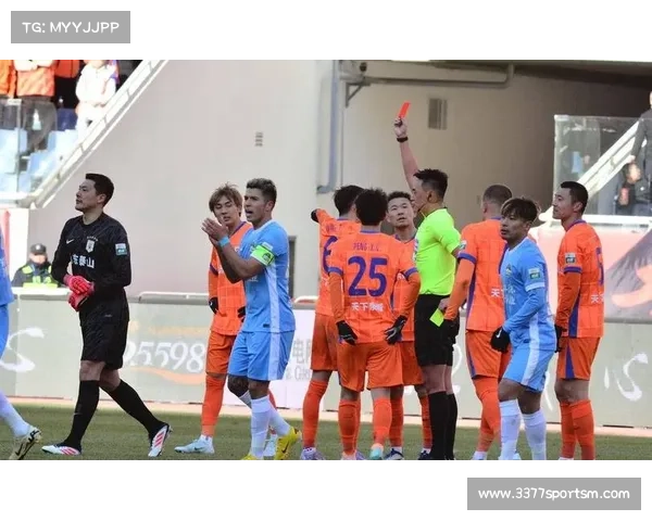 河南队黄锐锋暴力蹬踏染红VAR介入维持判罚引发争议 河南队黄锐锋暴力蹬踏染红VAR介入维持判罚引发争议